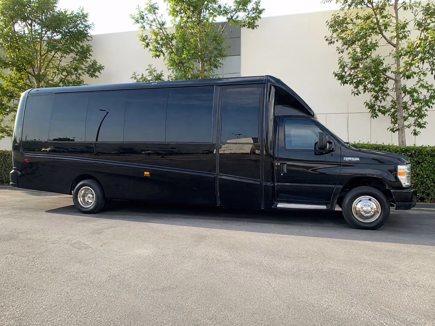 how the type of bus changes the price in brentwood california