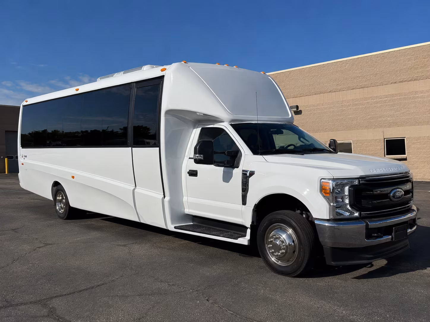 pittsburg show up to pittsburg concerts in a charter bus